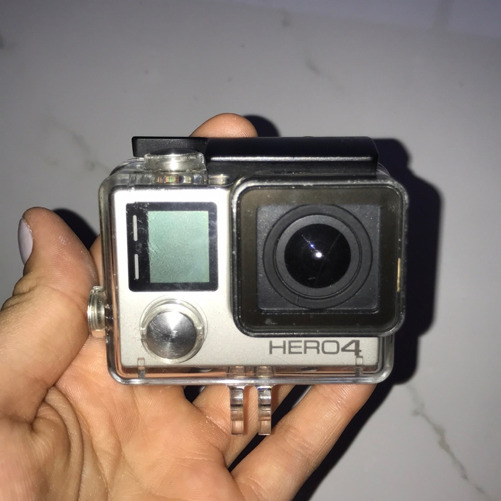 GoPro Hero 4 - Picture 2 of 3